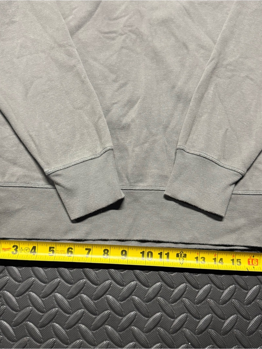 Outta Town Rocking Horse Ranch New York Crewneck Sweatshirt Gray Pullover - Picture 6 of 7